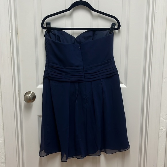 David's Bridal Women's Blue Strapless Crinkle Chiffon Bridesmaid Dress Size 14 - Picture 4 of 5